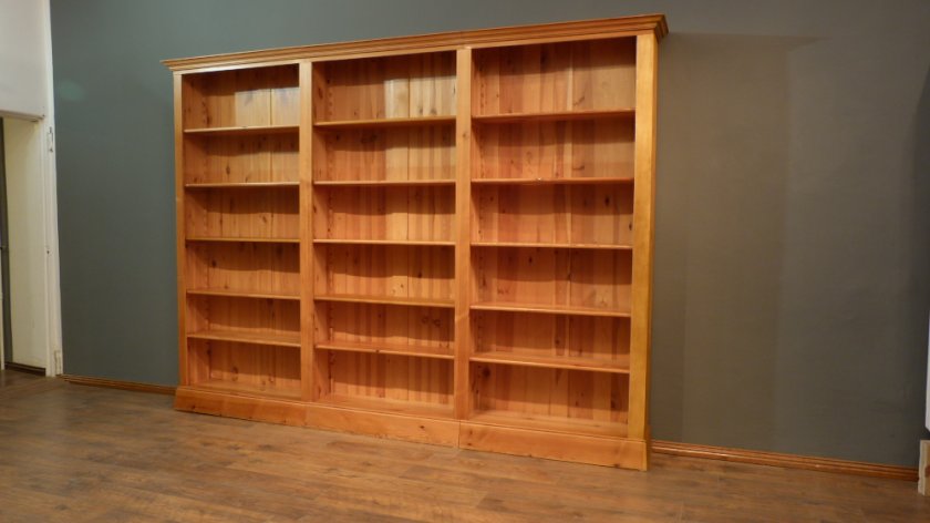 B&uuml;cherregal Massivholz, Kiefer, klassisch gestaltet