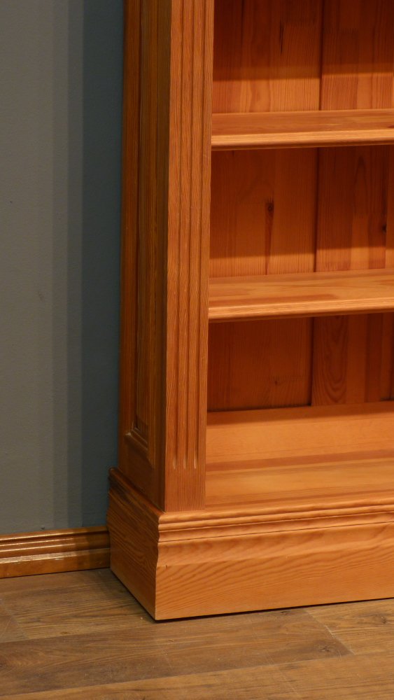 Klassisches B&uuml;cherregal, massiv Kiefer, komplett zerlegbar