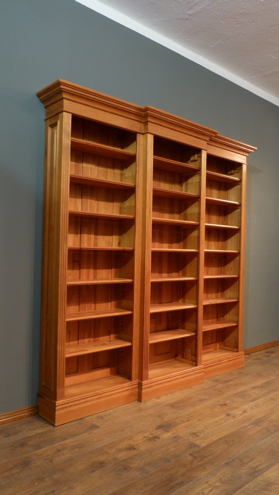 Klassisches B&uuml;cherregal, massiv Kiefer, komplett zerlegbar