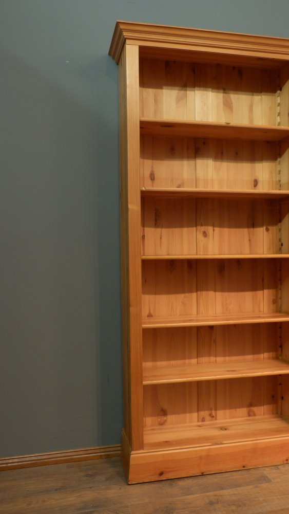 B&uuml;cherregal Massivholz, Kiefer, klassisch gestaltet