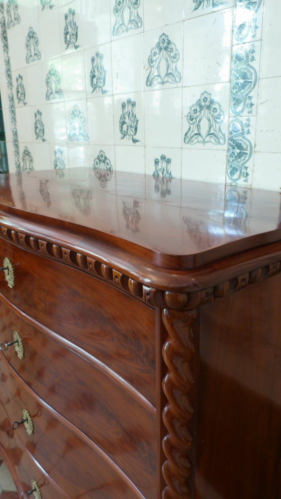 Viersch&uuml;bige Kommode, Mahagoni handpoliert um 1880