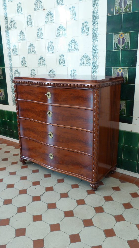Viersch&uuml;bige Kommode, Mahagoni handpoliert um 1880
