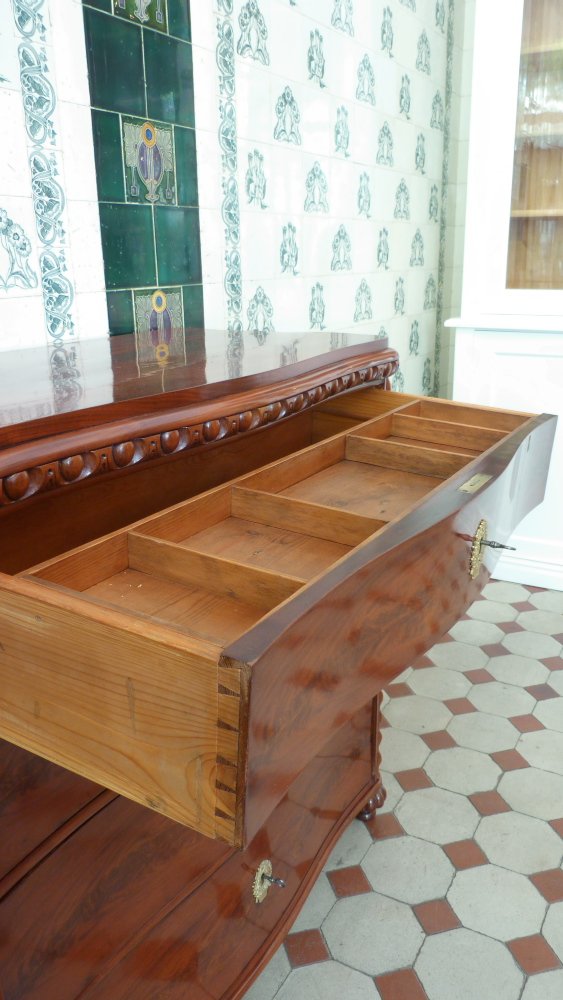 Viersch&uuml;bige Kommode, Mahagoni handpoliert um 1880